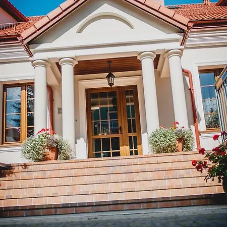 ゲストハウス Pod Kolumnami 3*