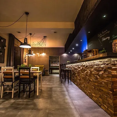 ゲストハウス Pod Kolumnami 3*